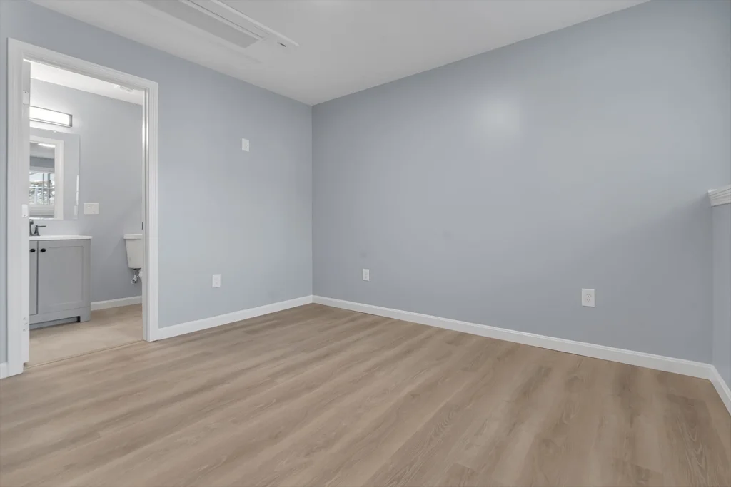 4 bed, 2 bath apartment for rent at 160 Chathm Unit 0, Providence — photo 16 of 25