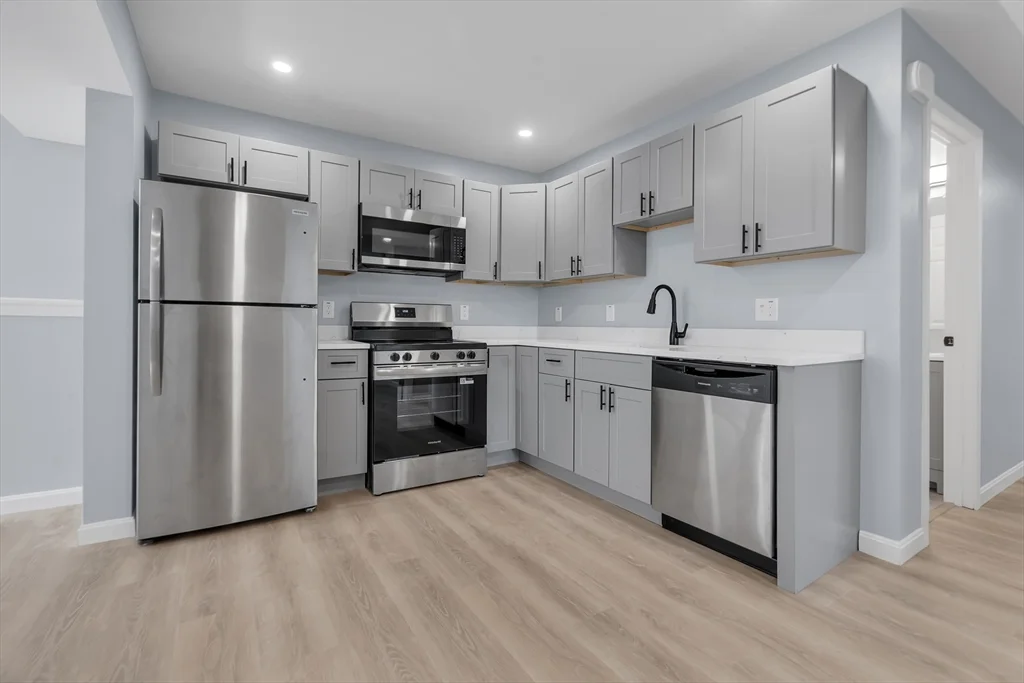 4 bed, 2 bath apartment for rent at 160 Chathm Unit 0, Providence