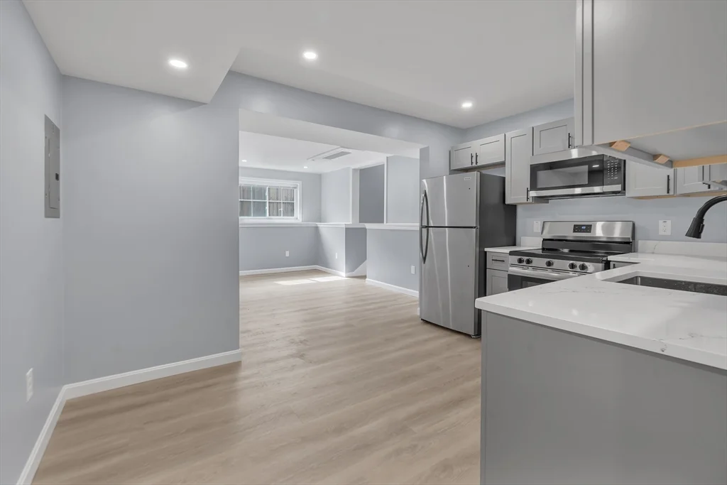 4 bed, 2 bath apartment for rent at 160 Chathm Unit 0, Providence — photo 9 of 25