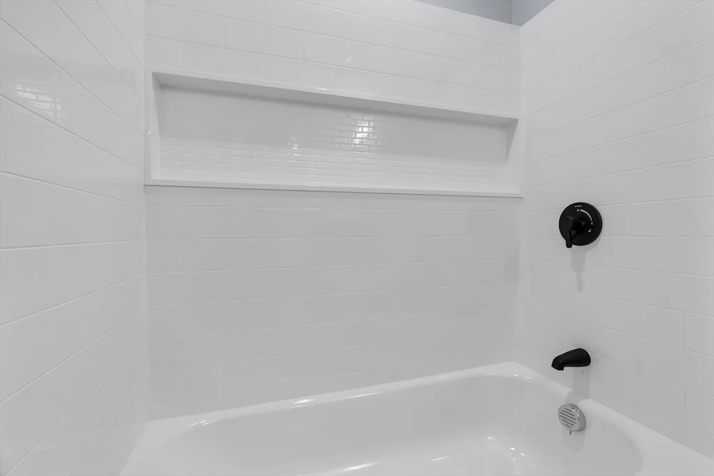 4 bed, 2 bath apartment for rent at 160 Chathm Unit 0, Providence — photo 11 of 25