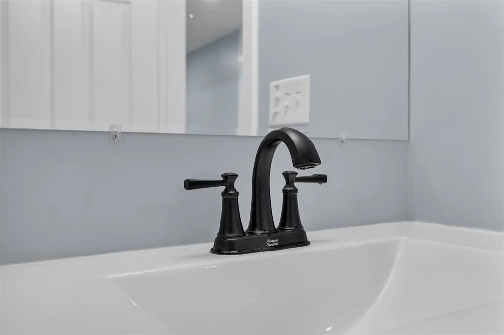 4 bed, 2 bath apartment for rent at 160 Chathm Unit 0, Providence — photo 12 of 25
