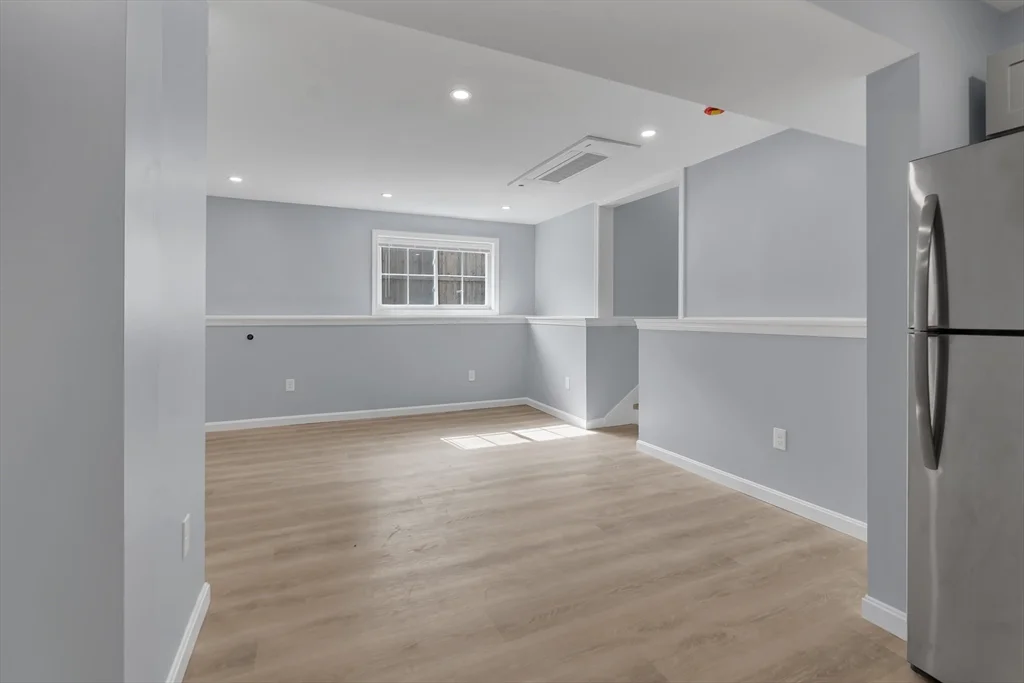4 bed, 2 bath apartment for rent at 160 Chathm Unit 0, Providence — photo 7 of 25