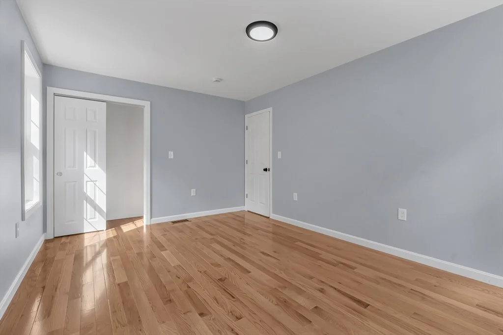 4 bed, 2 bath apartment for rent at 160 Chathm Unit 2, Providence — photo 9 of 21