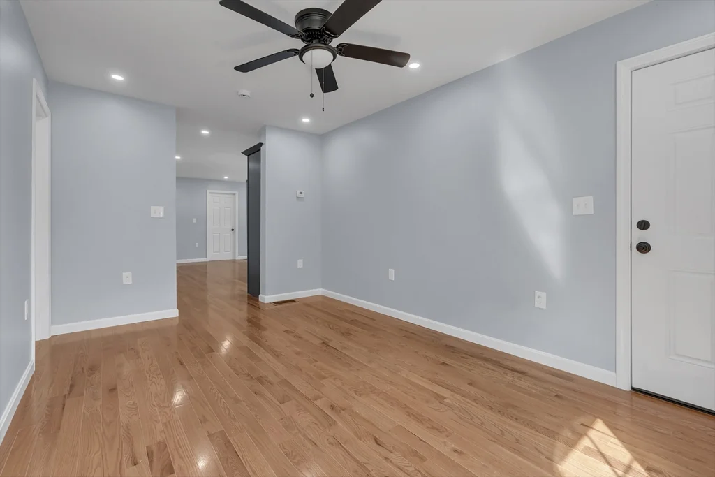 4 bed, 2 bath apartment for rent at 160 Chathm Unit 2, Providence — photo 7 of 21