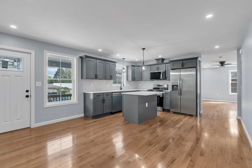 4 bed, 2 bath apartment for rent at 160 Chathm Unit 2, Providence