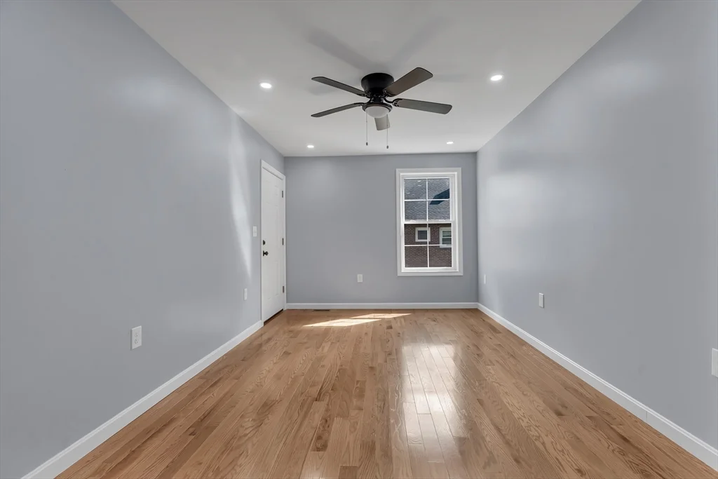 4 bed, 2 bath apartment for rent at 160 Chathm Unit 2, Providence — photo 6 of 21