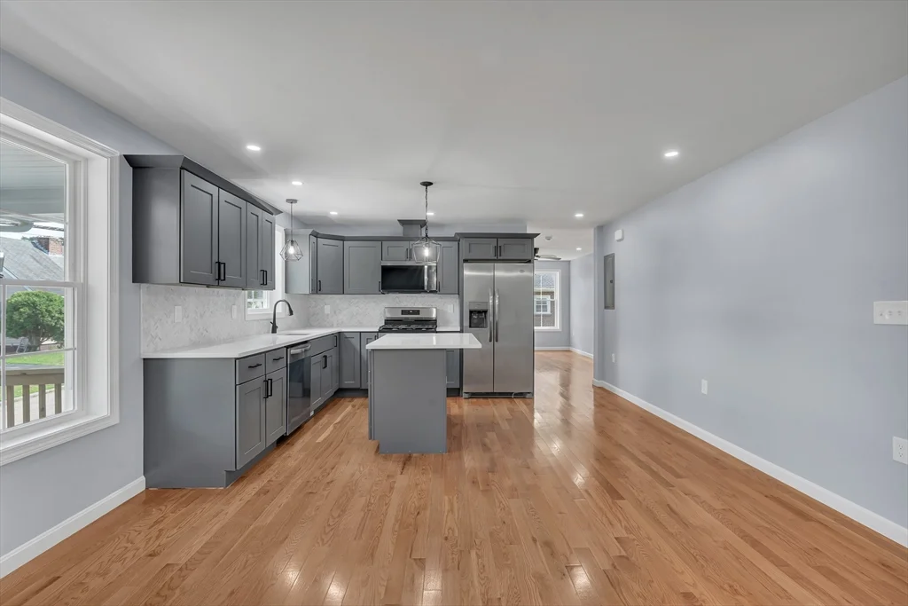 4 bed, 2 bath apartment for rent at 160 Chathm Unit 2, Providence — photo 21 of 21