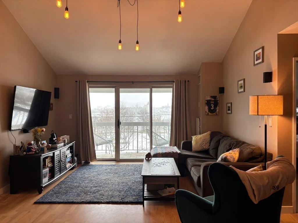 2 bed, 2 bath apartment for rent at 160 Commandants Way Unit 404, Chelsea — photo 5 of 14
