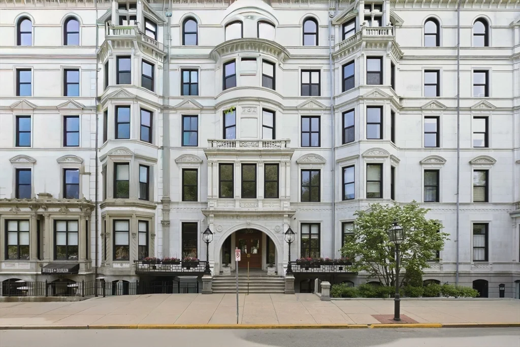 1 bed, 1 bath apartment for rent at 160 Commonwealth Ave Unit 520, Back Bay