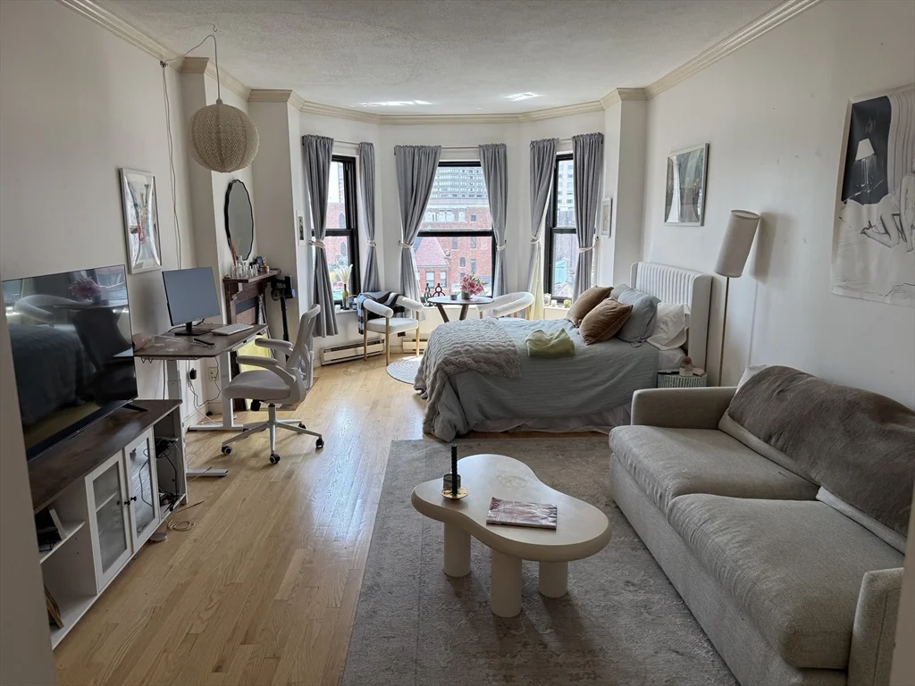 1 bed, 1 bath apartment for rent at 160 Commonwealth Ave Unit 608, Back Bay