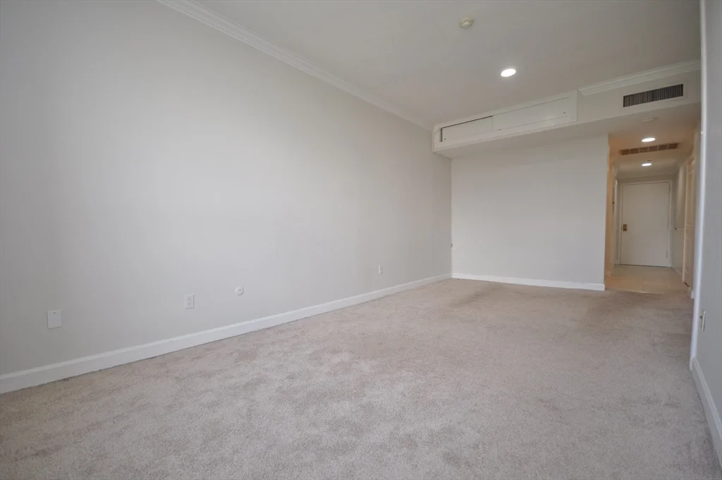 Studio bed, 1 bath apartment for rent at 160 Commonwealth Ave Unit 615, Back Bay — photo 11 of 18