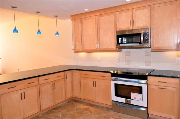 2 bed, 1 bath apartment for rent at 160 Commonwealth Ave Unit 703, Back Bay — photo 4 of 15