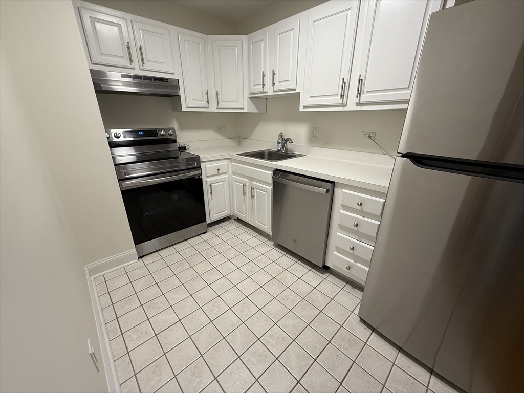 1 bed, 1 bath apartment for rent at 160 Commonwealth Unit 411, Back Bay — photo 15 of 18