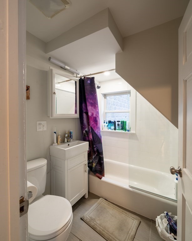 3 bed, 1.5 bath apartment for rent at 160 Dorchester St Unit 1, South Boston — photo 8 of 11