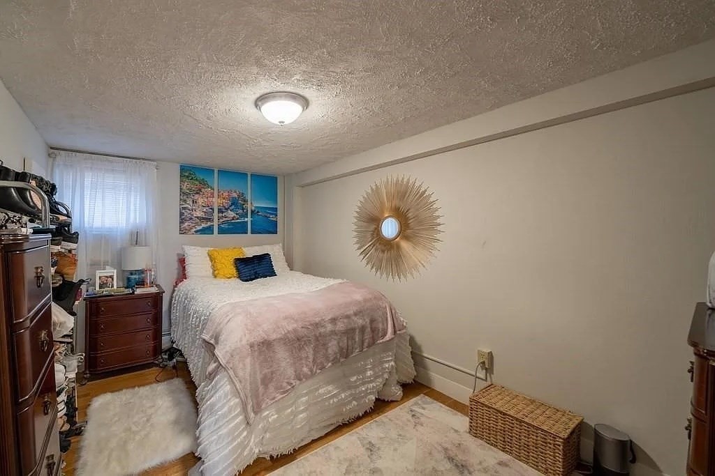 3 bed, 1.5 bath apartment for rent at 160 Dorchester St Unit 1, South Boston — photo 6 of 11
