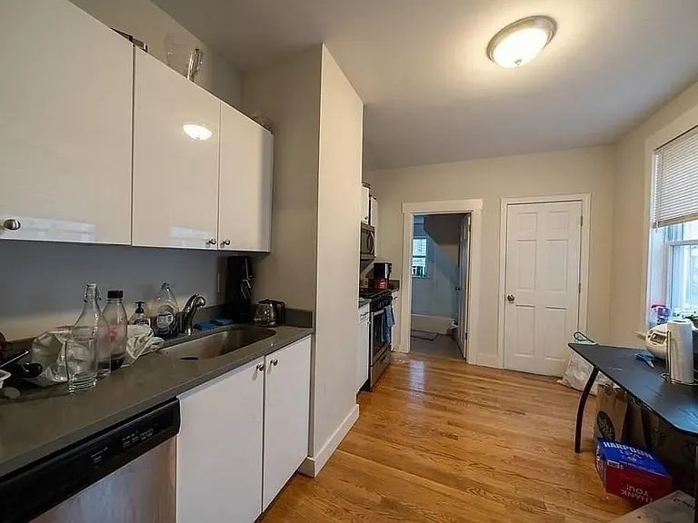 3 bed, 1.5 bath apartment for rent at 160 Dorchester St Unit 1, South Boston — photo 2 of 11