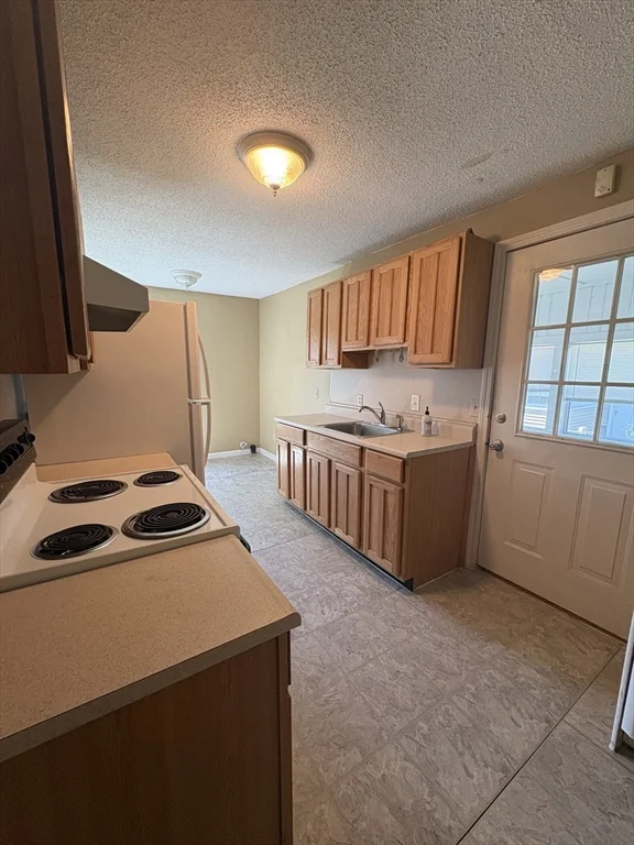2 bed, 1 bath apartment for rent at 160 East St Unit apt 1, Chicopee — photo 1 of 10