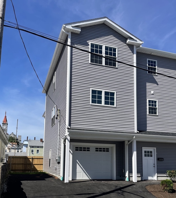 3 bed, 2 bath apartment for rent at 160 Franklin St Unit 2, Fall River — photo 2 of 29