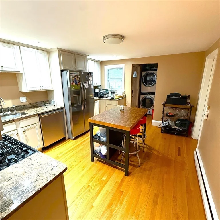 3 bed, 1 bath apartment for rent at 160 L St Unit 1, South Boston — photo 1 of 14