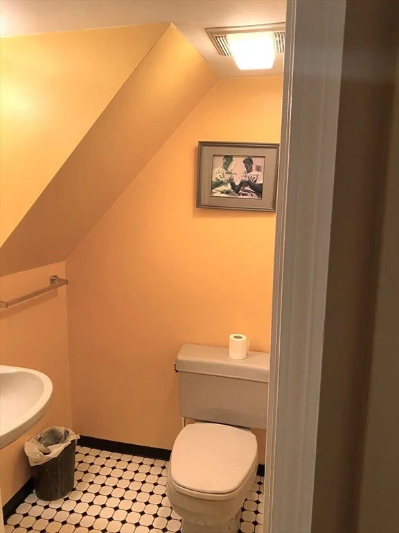 3 bed, 1 bath apartment for rent at 160 L St Unit 1, South Boston — photo 7 of 14