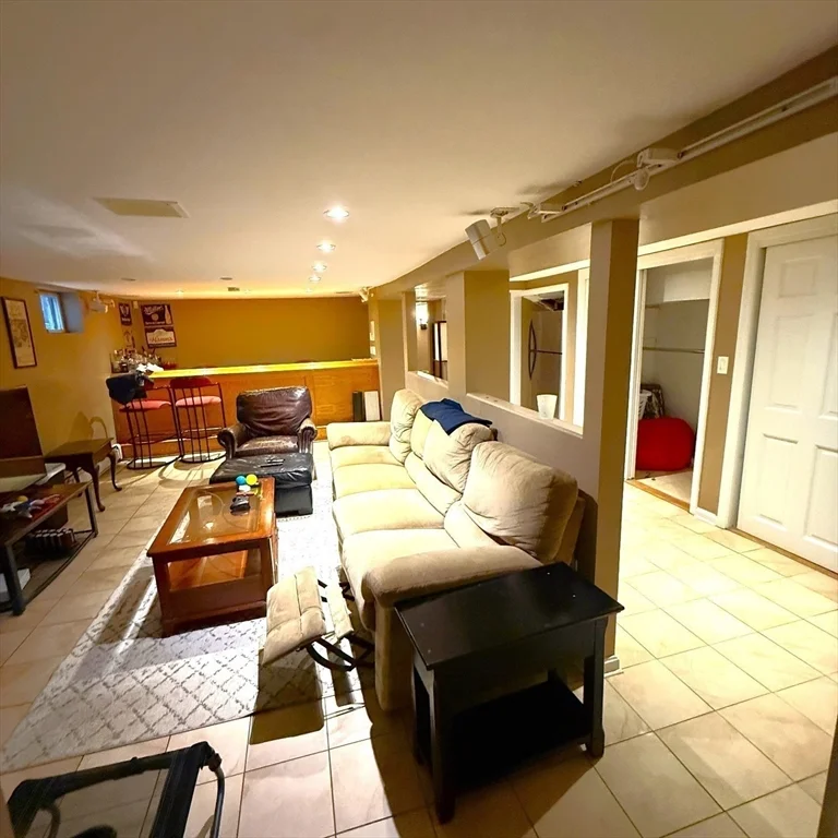 3 bed, 1 bath apartment for rent at 160 L St Unit 1, South Boston — photo 5 of 14