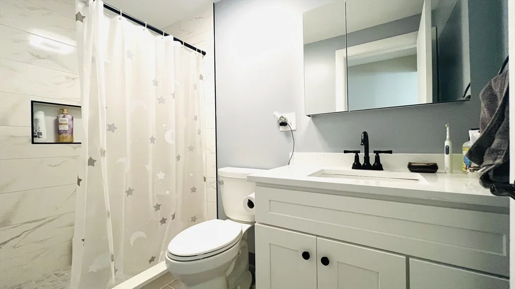 3 bed, 2 bath apartment for rent at 160 Lane Dr Unit 160, Norwood — photo 9 of 14
