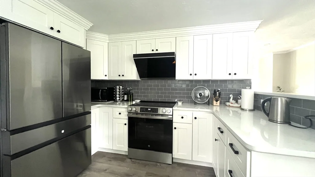 3 bed, 2 bath apartment for rent at 160 Lane Dr Unit 160, Norwood — photo 1 of 14