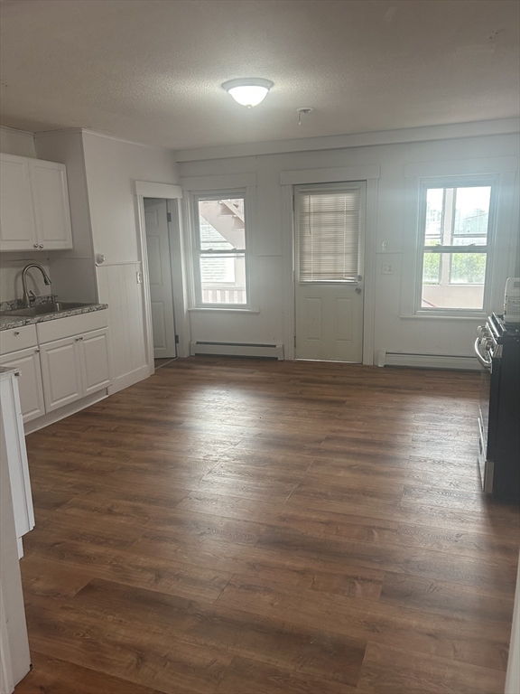 4 bed, 1 bath apartment for rent at 160 Madison St Unit 2, Fitchburg — photo 2 of 7