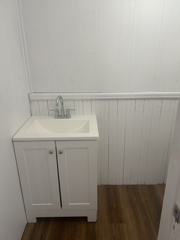 4 bed, 1 bath apartment for rent at 160 Madison St Unit 2, Fitchburg — photo 6 of 7
