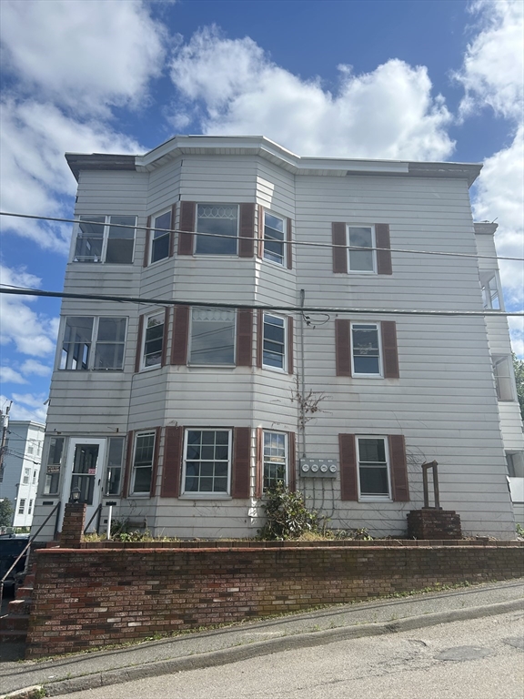 4 bed, 1 bath apartment for rent at 160 Madison St Unit 3, Fitchburg