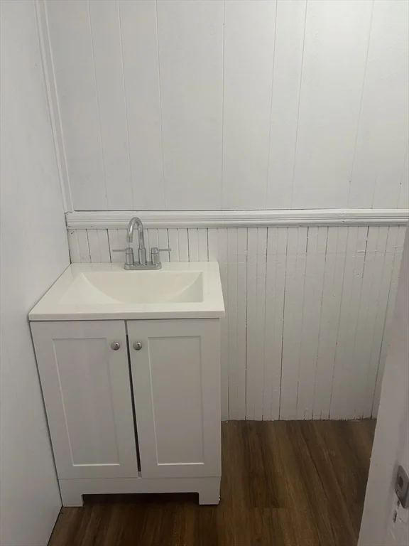 4 bed, 1 bath apartment for rent at 160 Madison Unit 1, Fitchburg — photo 2 of 4