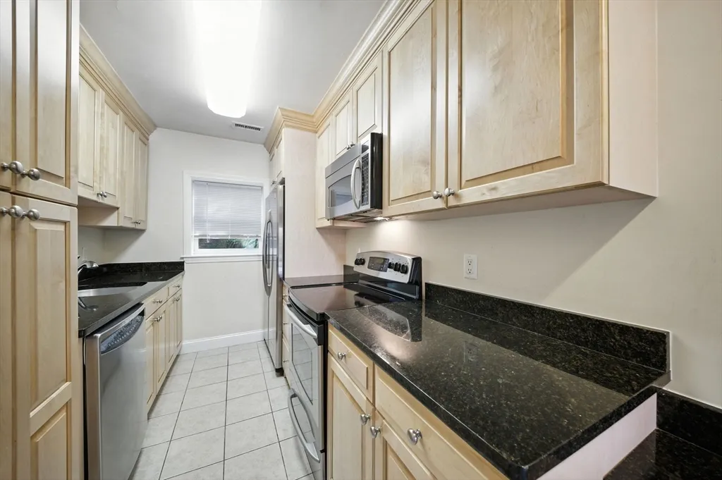 3 bed, 2 bath apartment for rent at 160 Newton St Unit 2, Brighton — photo 7 of 12