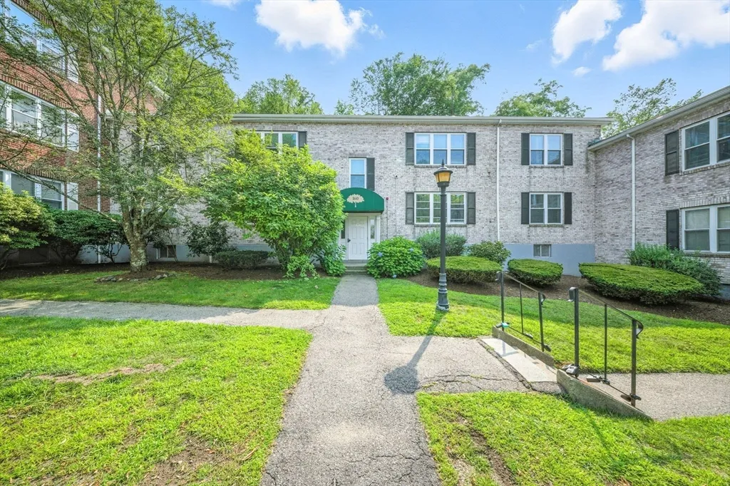 3 bed, 2 bath apartment for rent at 160 Newton St Unit 2, Brighton — photo 10 of 12