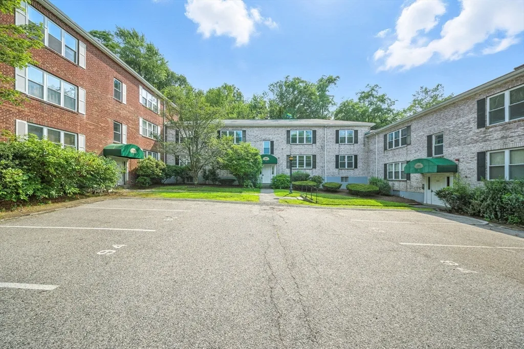 3 bed, 2 bath apartment for rent at 160 Newton St Unit 2, Brighton — photo 11 of 12