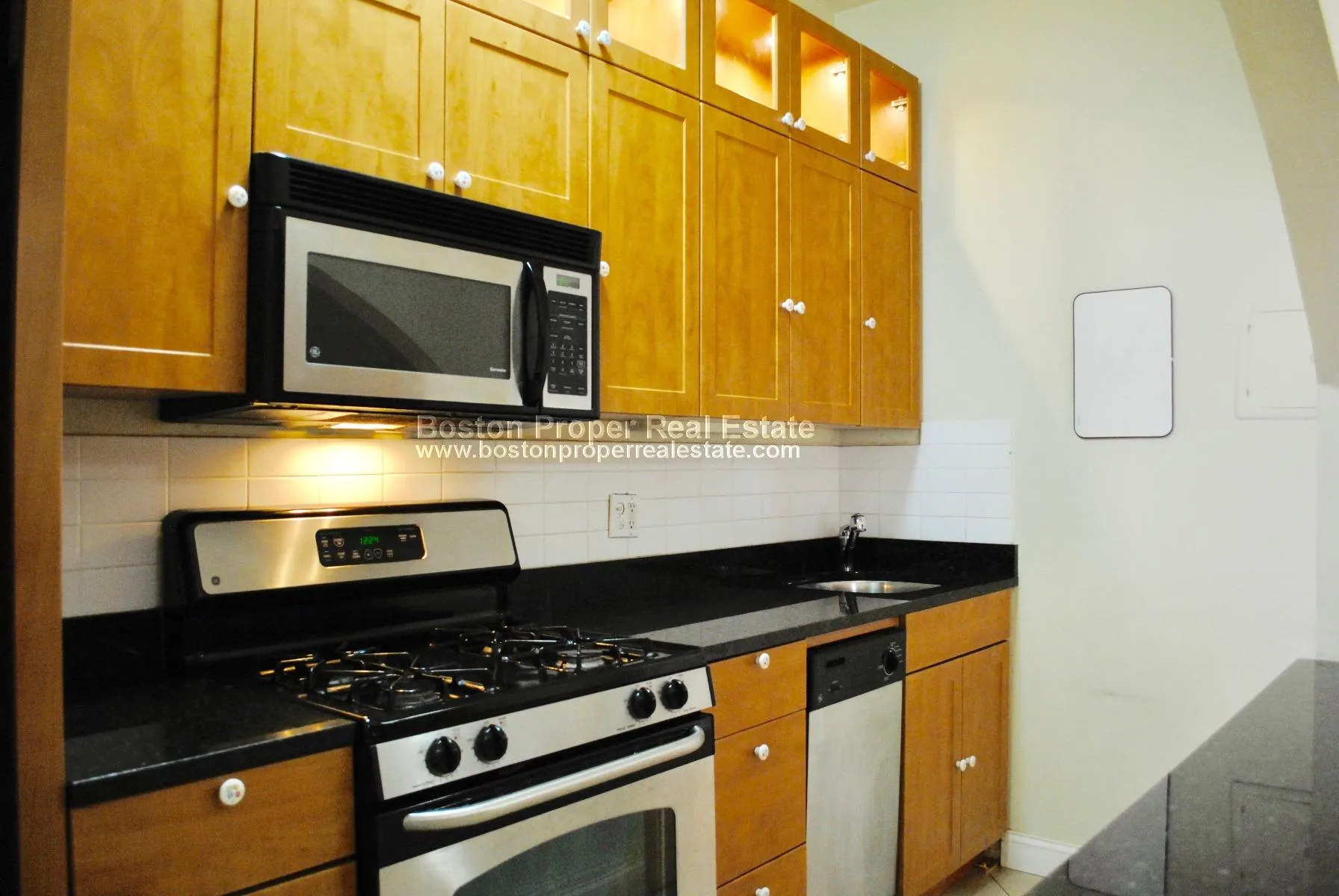 1 bed, 1 bath apartment for rent at 160 Saint Botolph St Unit 4, Back Bay — photo 4 of 9