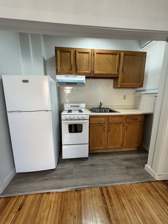 1 bed, 1 bath apartment for rent at 160 Strathmore Rd Unit 12, Brighton — photo 3 of 9