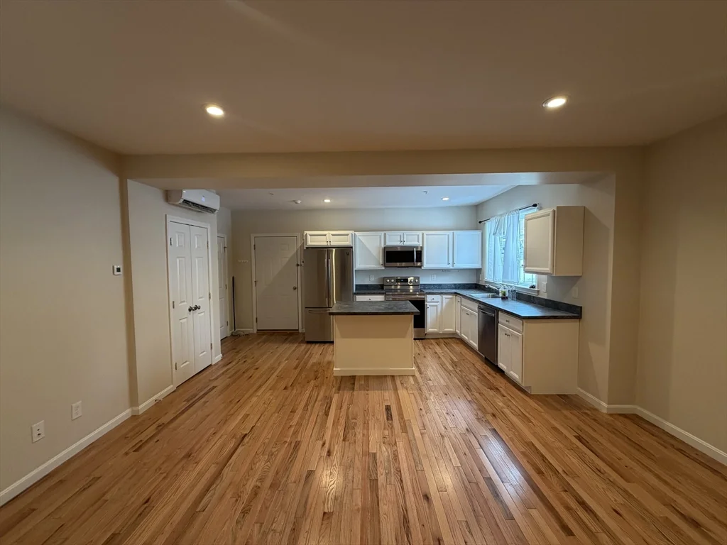 2 bed, 1 bath apartment for rent at 160 Summer St Unit 3, Haverhill — photo 8 of 17