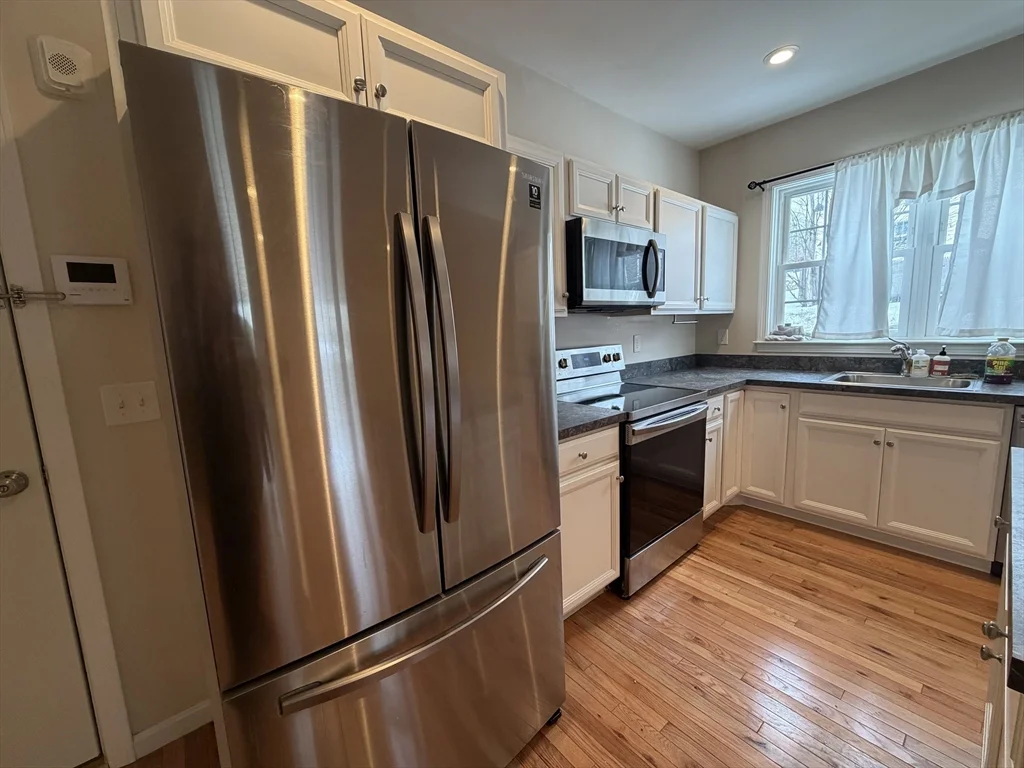 2 bed, 1 bath apartment for rent at 160 Summer St Unit 3, Haverhill — photo 4 of 17