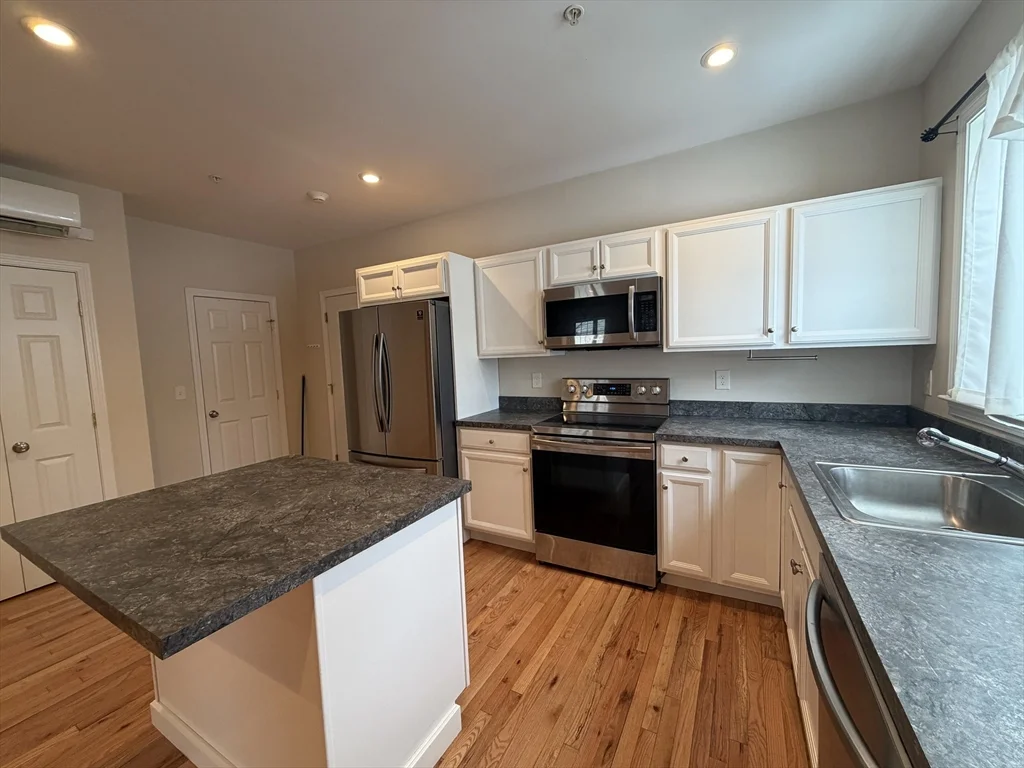 2 bed, 1 bath apartment for rent at 160 Summer St Unit 3, Haverhill — photo 3 of 17
