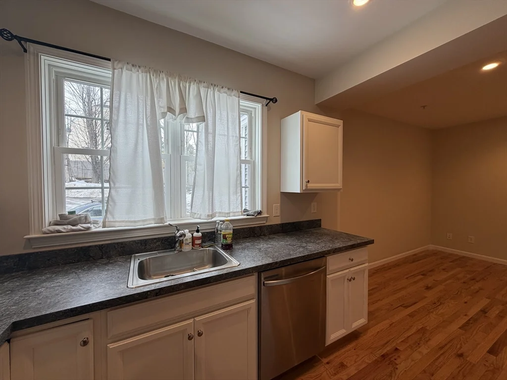 2 bed, 1 bath apartment for rent at 160 Summer St Unit 3, Haverhill — photo 5 of 17