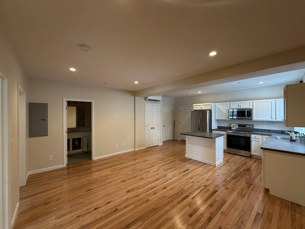 2 bed, 1 bath apartment for rent at 160 Summer St Unit 3, Haverhill — photo 6 of 17