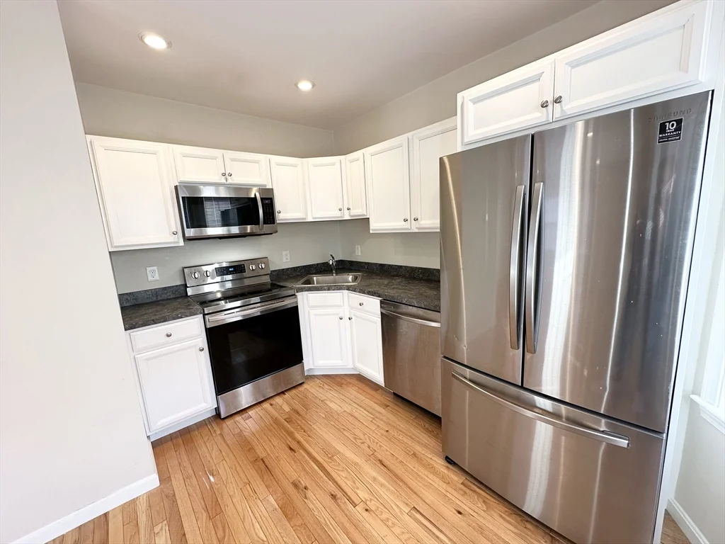 1 bed, 1 bath apartment for rent at 160 Summer St Unit 5, Zip 01830 — photo 4 of 9