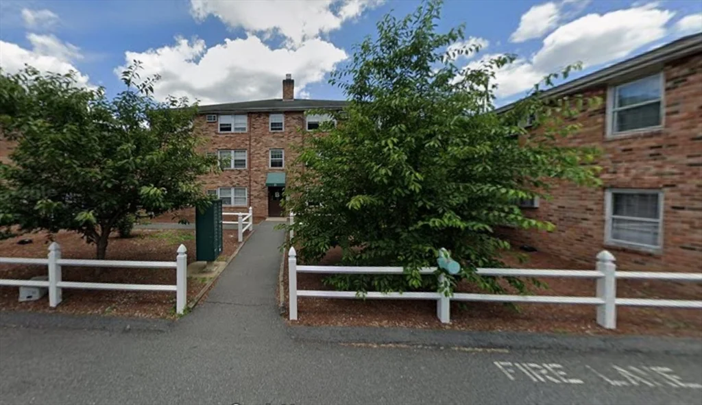 2 bed, 1 bath apartment for rent at 160 Tyngsboro Rd Unit 19, Chelmsford — photo 2 of 19