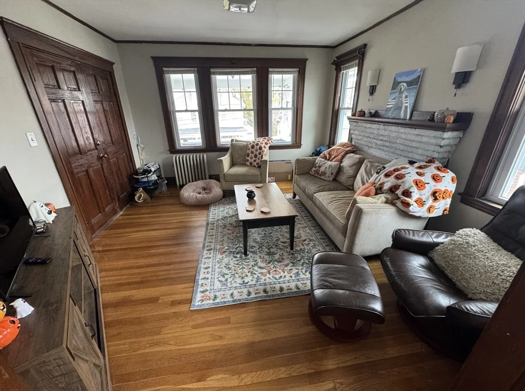 2 bed, 1 bath apartment for rent at 160 Vassal Unit 2, Quincy — photo 2 of 11