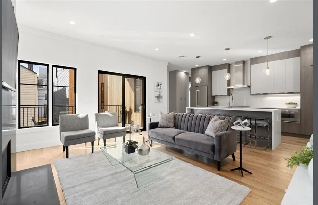 2 bed, 2 bath apartment for rent at 160 West Seventh St Unit 4, South Boston — photo 4 of 17