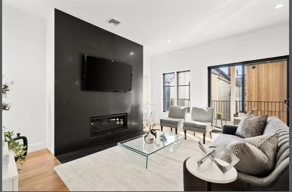 2 bed, 2 bath apartment for rent at 160 West Seventh St Unit 4, South Boston — photo 2 of 17