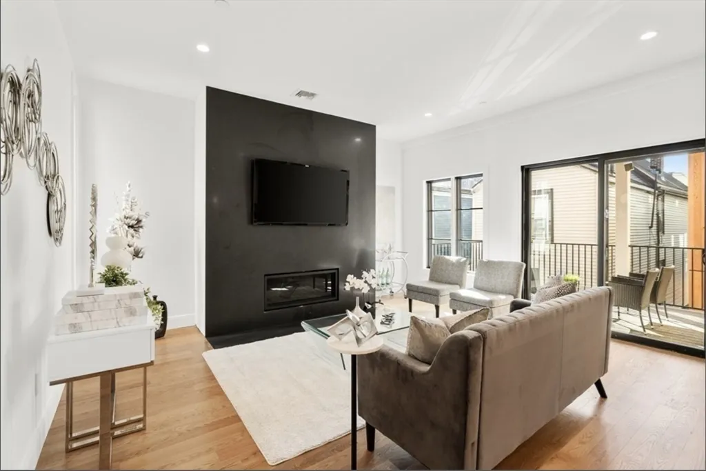 2 bed, 2 bath apartment for rent at 160 West Seventh St Unit 4, South Boston — photo 1 of 17