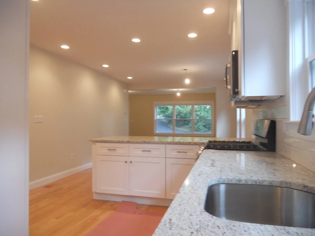 3 bed, 2 bath apartment for rent at 160 Weston St Unit 1, Waltham — photo 4 of 17