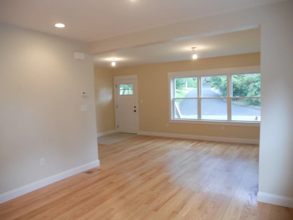 3 bed, 2 bath apartment for rent at 160 Weston St Unit 1, Waltham — photo 6 of 17