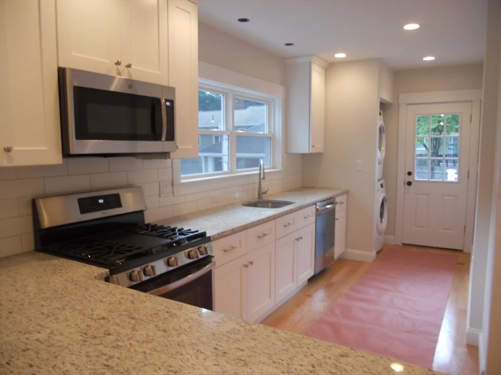 3 bed, 2 bath apartment for rent at 160 Weston St Unit 1, Waltham — photo 3 of 17